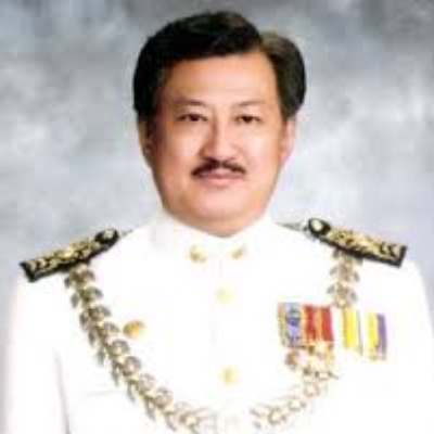 นายสมนึก ธนเดชากุล