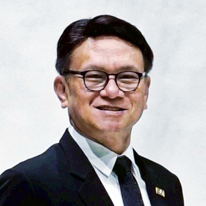นายสุรจิต เจริญยศ